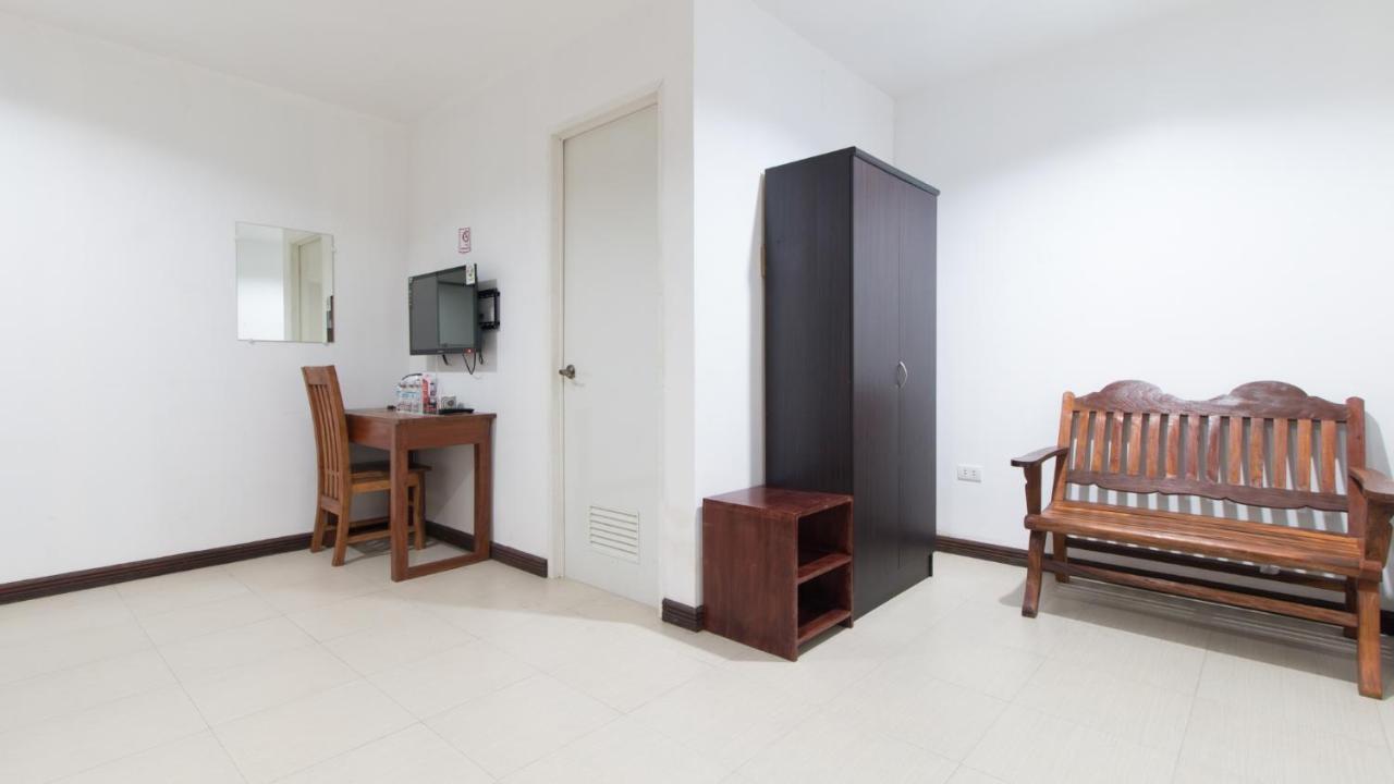 Reddoorz Plus Near Vigan City Commercial Center Exterior photo