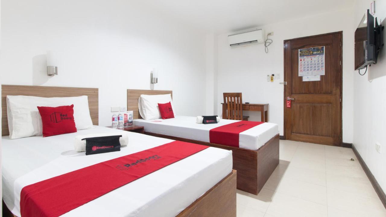 Reddoorz Plus Near Vigan City Commercial Center Exterior photo