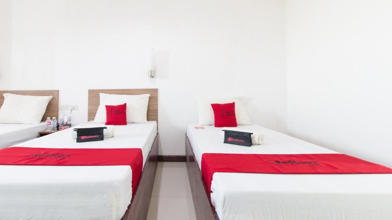Reddoorz Plus Near Vigan City Commercial Center Exterior photo